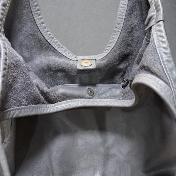 Rough & Tumble Gray Shoulder Bag - Picture 3 of 5